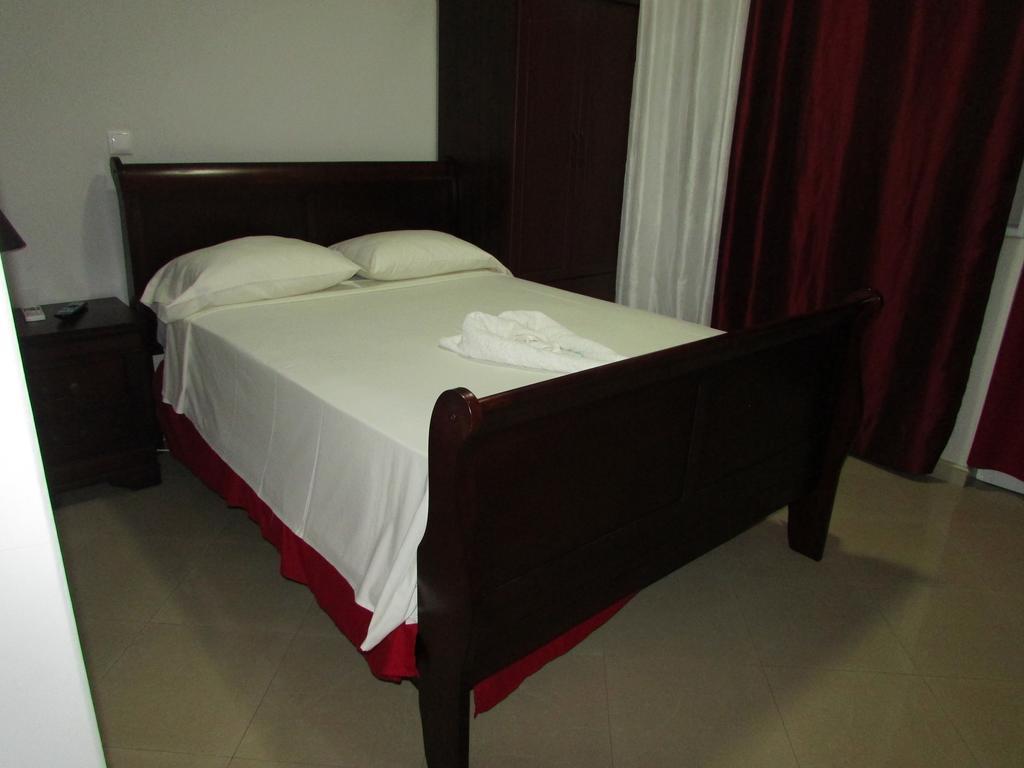 Residencial Girassol, Lda Bed & Breakfast Sao Filipe Exterior photo
