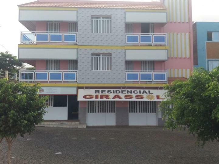 Residencial Girassol, Lda Bed & Breakfast Sao Filipe Exterior photo